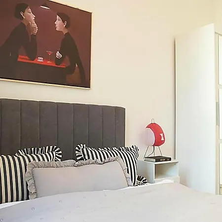 Pop Art 2br Heart Of Gozsdu's Nightlife Steps From Everything Apartman *