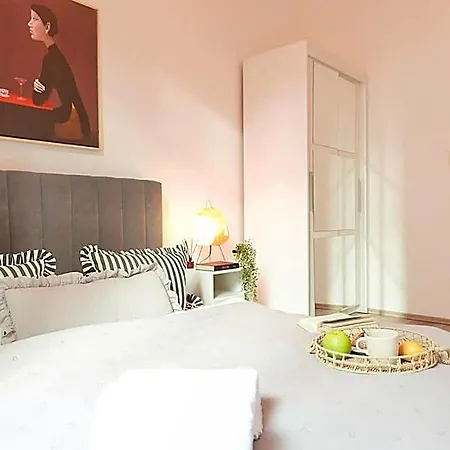 Pop Art 2br Heart Of Gozsdu's Nightlife Steps From Everything Apartamento *